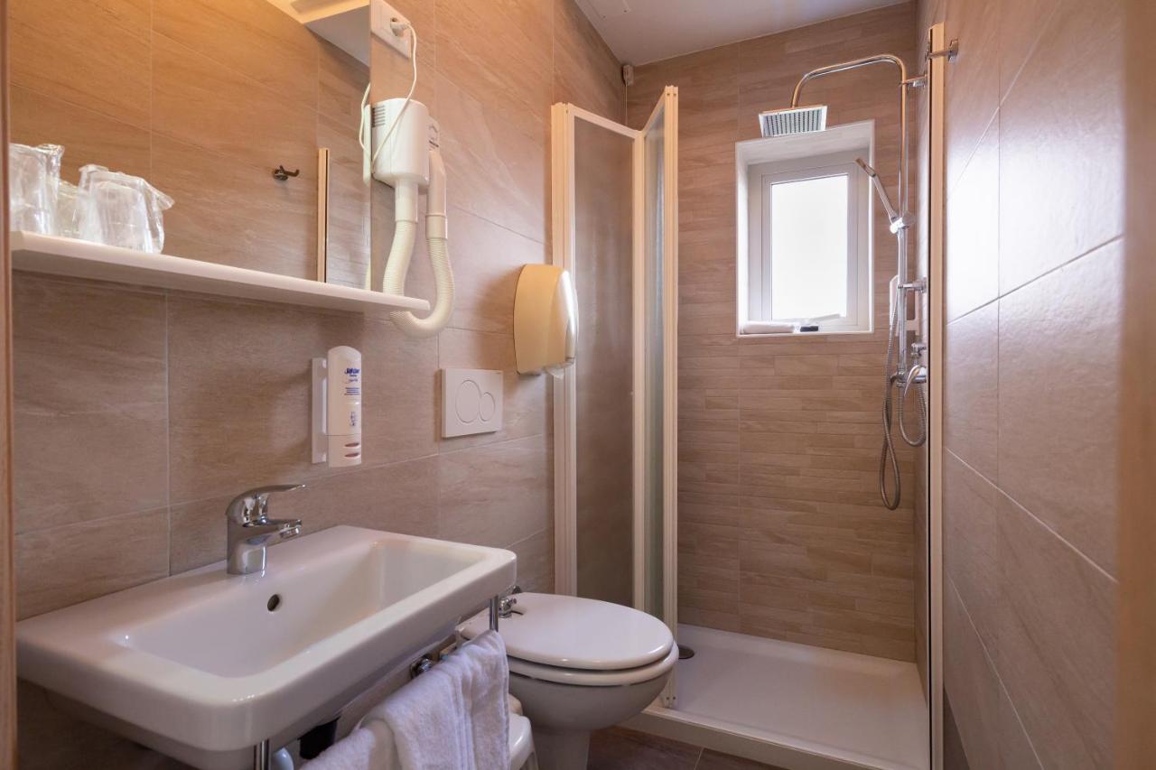 Hotel Atenea Golden Star Каорле Экстерьер фото
